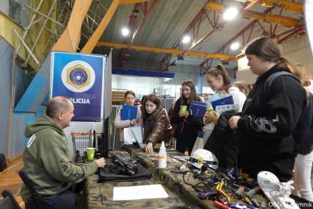 Karierna priložnost te čaka v Kamniku (7)